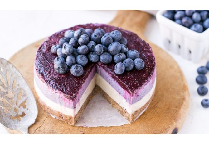 Raw vegán sajttorta kesudióval és áfonyával